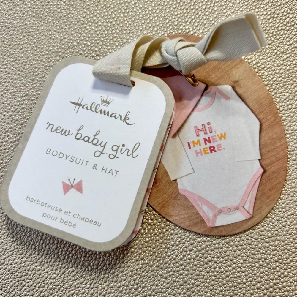 ‘I’m New Here’ Baby Girl Gift Set
